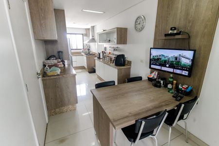 Apartamento para alugar com 174m², 4 quartos e 3 vagas Apartamento para alugar com 174m², 4 quartos e 3 vagasCozinha - Armários