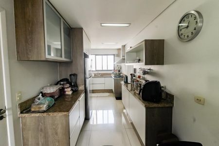 Apartamento para alugar com 174m², 4 quartos e 3 vagas Apartamento para alugar com 174m², 4 quartos e 3 vagasCozinha - Armários