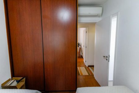 Apartamento para alugar com 174m², 4 quartos e 3 vagas Apartamento para alugar com 174m², 4 quartos e 3 vagasSuíte 2 - armários