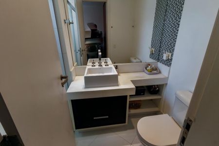 Apartamento para alugar com 174m², 4 quartos e 3 vagas Apartamento para alugar com 174m², 4 quartos e 3 vagasBanheiro da Suíte 1