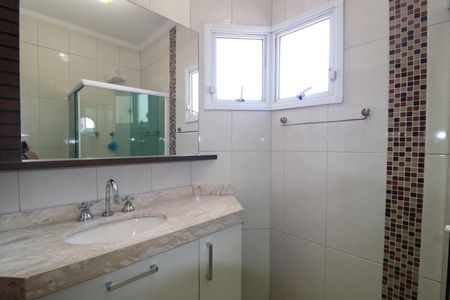 Casa à venda com 102m², 2 quartos e 2 vagasBanheiro Quarto 1 suíte