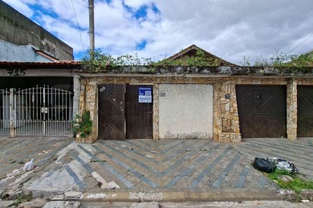 Casa para alugar com 60m², 2 quartos e 2 vagas Casa para alugar com 60m², 2 quartos e 2 vagasFachada