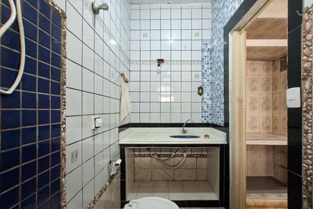 Casa para alugar com 60m², 2 quartos e 2 vagas Casa para alugar com 60m², 2 quartos e 2 vagasBanheiro da Suíte