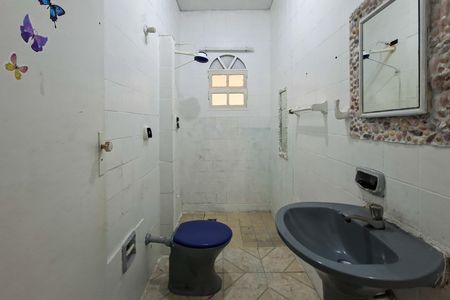 Casa para alugar com 60m², 2 quartos e 2 vagas Casa para alugar com 60m², 2 quartos e 2 vagasBanheiro
