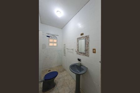 Casa para alugar com 60m², 2 quartos e 2 vagas Casa para alugar com 60m², 2 quartos e 2 vagasBanheiro