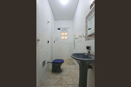 Casa para alugar com 60m², 2 quartos e 2 vagas Casa para alugar com 60m², 2 quartos e 2 vagasBanheiro