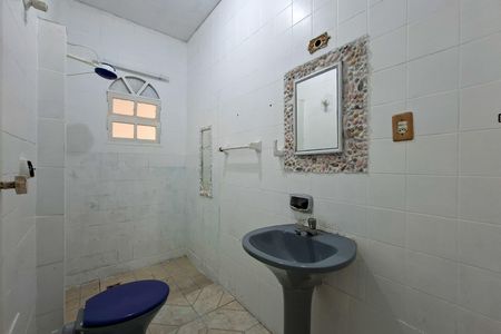 Casa para alugar com 60m², 2 quartos e 2 vagas Casa para alugar com 60m², 2 quartos e 2 vagasBanheiro