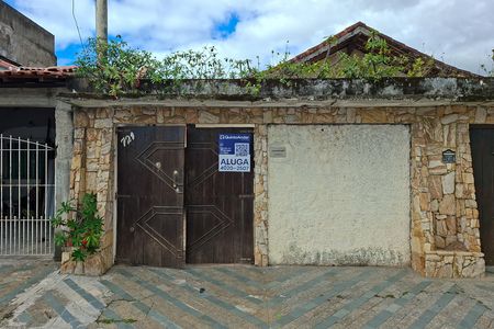 Casa para alugar com 60m², 2 quartos e 2 vagas Casa para alugar com 60m², 2 quartos e 2 vagasFachada