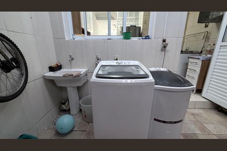 Casa de condomínio à venda com 63m², 2 quartos e 1 vagaÁrea de Serviço