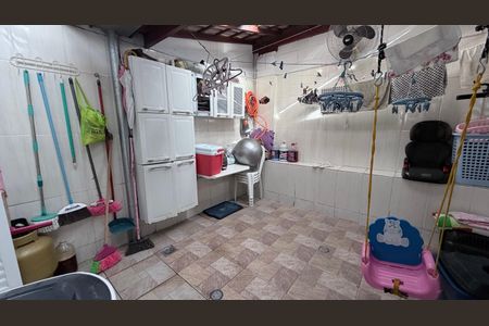 Casa de condomínio à venda com 63m², 2 quartos e 1 vagaÁrea de Serviço