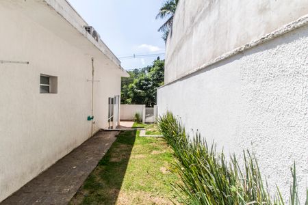 Casa de condomínio para alugar com 259m², 3 quartos e 2 vagasQuintal