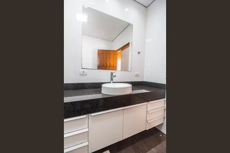 Casa de condomínio para alugar com 259m², 3 quartos e 2 vagasBanheiro da Suíte 1