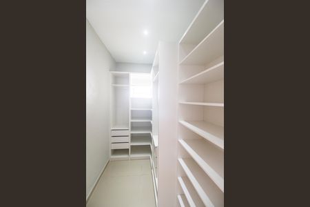 Casa de condomínio para alugar com 259m², 3 quartos e 2 vagasCloset da Suíte 1