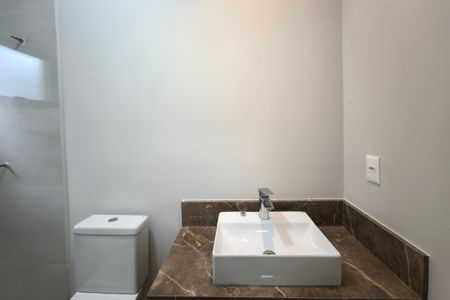 Casa de condomínio à venda com 299m², 3 quartos e sem vaga Casa de condomínio à venda com 299m², 3 quartos e sem vagaBanheiro Suíte