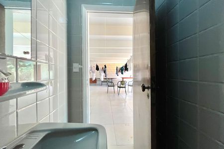Casa à venda com 600m², 5 quartos e 4 vagas Casa à venda com 600m², 5 quartos e 4 vagasBanheiro Área externa