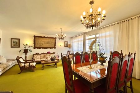 Casa à venda com 600m², 5 quartos e 4 vagas Casa à venda com 600m², 5 quartos e 4 vagasSala
