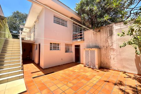 Casa à venda com 600m², 5 quartos e 4 vagas Casa à venda com 600m², 5 quartos e 4 vagasQuintal