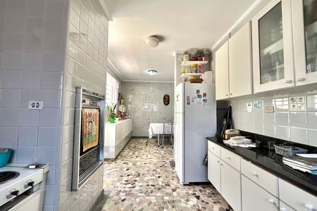 Casa à venda com 600m², 5 quartos e 4 vagas Casa à venda com 600m², 5 quartos e 4 vagasCozinha