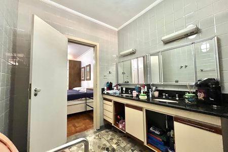 Casa à venda com 600m², 5 quartos e 4 vagas Casa à venda com 600m², 5 quartos e 4 vagasBanheiro da Suíte