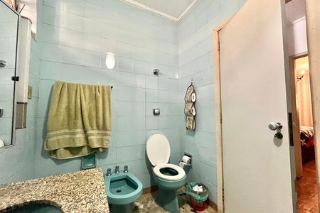 Casa à venda com 600m², 5 quartos e 4 vagas Casa à venda com 600m², 5 quartos e 4 vagasBanheiro Corredor