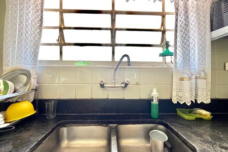 Casa à venda com 600m², 5 quartos e 4 vagas Casa à venda com 600m², 5 quartos e 4 vagasCozinha