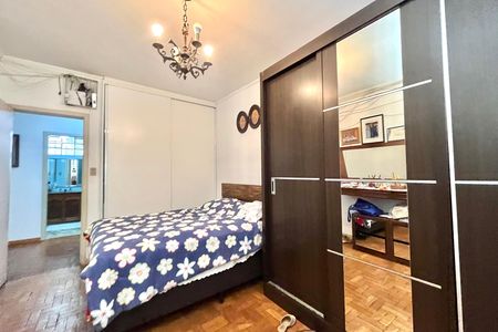 Casa à venda com 600m², 5 quartos e 4 vagas Casa à venda com 600m², 5 quartos e 4 vagasQuarto 4