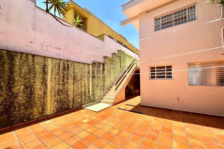 Casa à venda com 600m², 5 quartos e 4 vagas Casa à venda com 600m², 5 quartos e 4 vagasQuintal