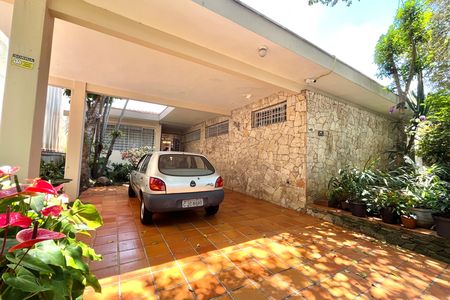 Casa à venda com 600m², 5 quartos e 4 vagas Casa à venda com 600m², 5 quartos e 4 vagasGaragem 2