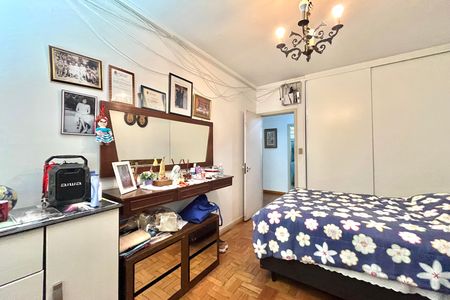 Casa à venda com 600m², 5 quartos e 4 vagas Casa à venda com 600m², 5 quartos e 4 vagasQuarto 4