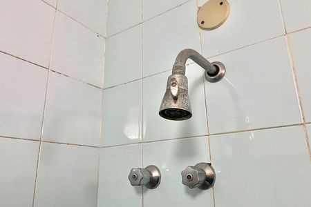 Casa à venda com 600m², 5 quartos e 4 vagas Casa à venda com 600m², 5 quartos e 4 vagasBanheiro Corredor
