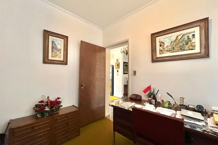 Casa à venda com 600m², 5 quartos e 4 vagas Casa à venda com 600m², 5 quartos e 4 vagasEscritório