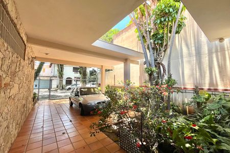 Casa à venda com 600m², 5 quartos e 4 vagas Casa à venda com 600m², 5 quartos e 4 vagasGaragem 2