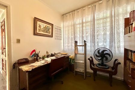 Casa à venda com 600m², 5 quartos e 4 vagas Casa à venda com 600m², 5 quartos e 4 vagasEscritório