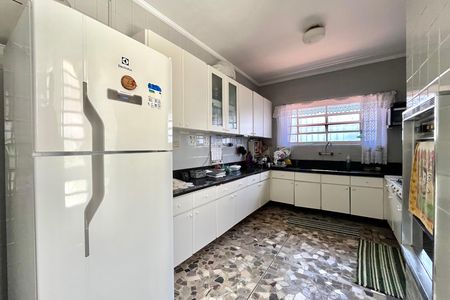 Casa à venda com 600m², 5 quartos e 4 vagas Casa à venda com 600m², 5 quartos e 4 vagasCozinha