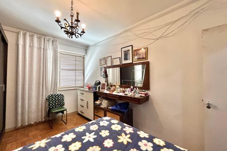 Casa à venda com 600m², 5 quartos e 4 vagas Casa à venda com 600m², 5 quartos e 4 vagasQuarto 4