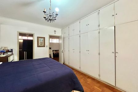 Casa à venda com 600m², 5 quartos e 4 vagas Casa à venda com 600m², 5 quartos e 4 vagasSuite