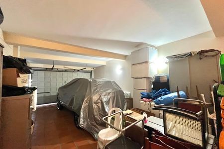 Casa à venda com 600m², 5 quartos e 4 vagas Casa à venda com 600m², 5 quartos e 4 vagasGaragem 1