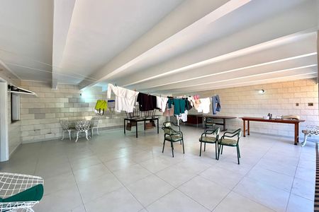 Casa à venda com 600m², 5 quartos e 4 vagas Casa à venda com 600m², 5 quartos e 4 vagasÁrea externa