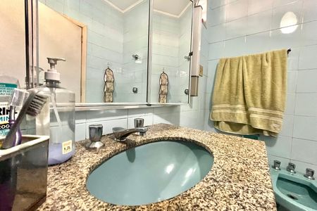 Casa à venda com 600m², 5 quartos e 4 vagas Casa à venda com 600m², 5 quartos e 4 vagasBanheiro Corredor