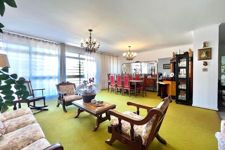 Casa à venda com 600m², 5 quartos e 4 vagas Casa à venda com 600m², 5 quartos e 4 vagasSala