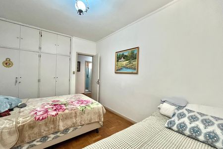 Casa à venda com 600m², 5 quartos e 4 vagas Casa à venda com 600m², 5 quartos e 4 vagasQuarto 3