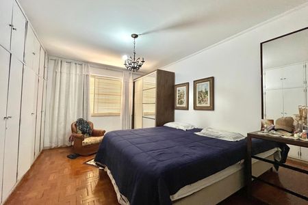 Casa à venda com 600m², 5 quartos e 4 vagas Casa à venda com 600m², 5 quartos e 4 vagasSuite