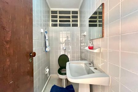 Casa à venda com 600m², 5 quartos e 4 vagas Casa à venda com 600m², 5 quartos e 4 vagasBanheiro Área externa