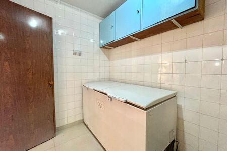 Casa à venda com 600m², 5 quartos e 4 vagas Casa à venda com 600m², 5 quartos e 4 vagasÁrea externa