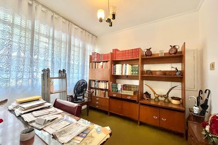 Casa à venda com 600m², 5 quartos e 4 vagas Casa à venda com 600m², 5 quartos e 4 vagasEscritório