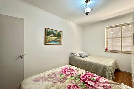 Casa à venda com 600m², 5 quartos e 4 vagas Casa à venda com 600m², 5 quartos e 4 vagasQuarto 3