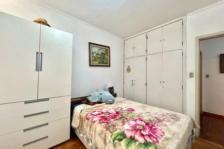 Casa à venda com 600m², 5 quartos e 4 vagas Casa à venda com 600m², 5 quartos e 4 vagasQuarto 3