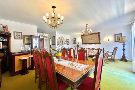Casa à venda com 600m², 5 quartos e 4 vagas Casa à venda com 600m², 5 quartos e 4 vagasSala