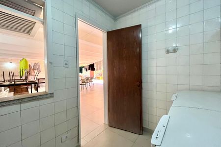 Casa à venda com 600m², 5 quartos e 4 vagas Casa à venda com 600m², 5 quartos e 4 vagasÁrea externa