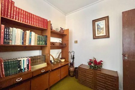 Casa à venda com 600m², 5 quartos e 4 vagas Casa à venda com 600m², 5 quartos e 4 vagasEscritório